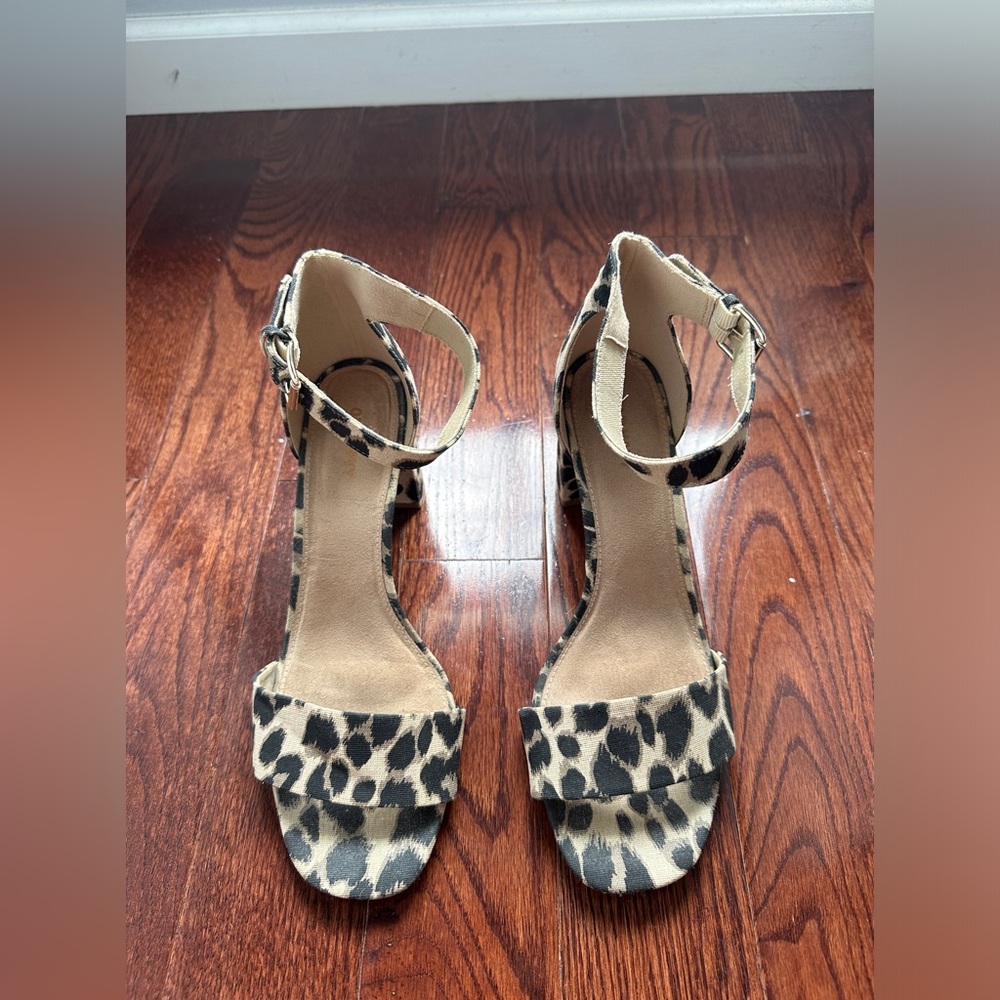 Old Navy Women’s Strappy Block Heel Sandals